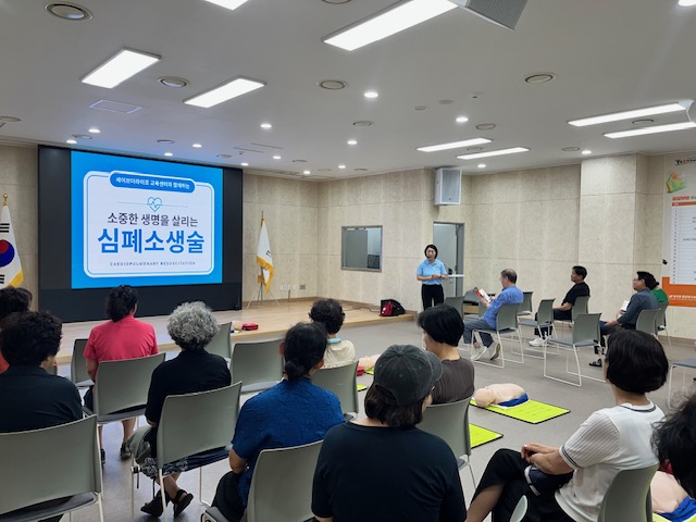 연수구 청학동 안전협의체는 지난 19일 동 행정복지센터에서 위원과 주민 20여 명을 대상으로 심폐소생술 및 응급처치 교육을 진행했다